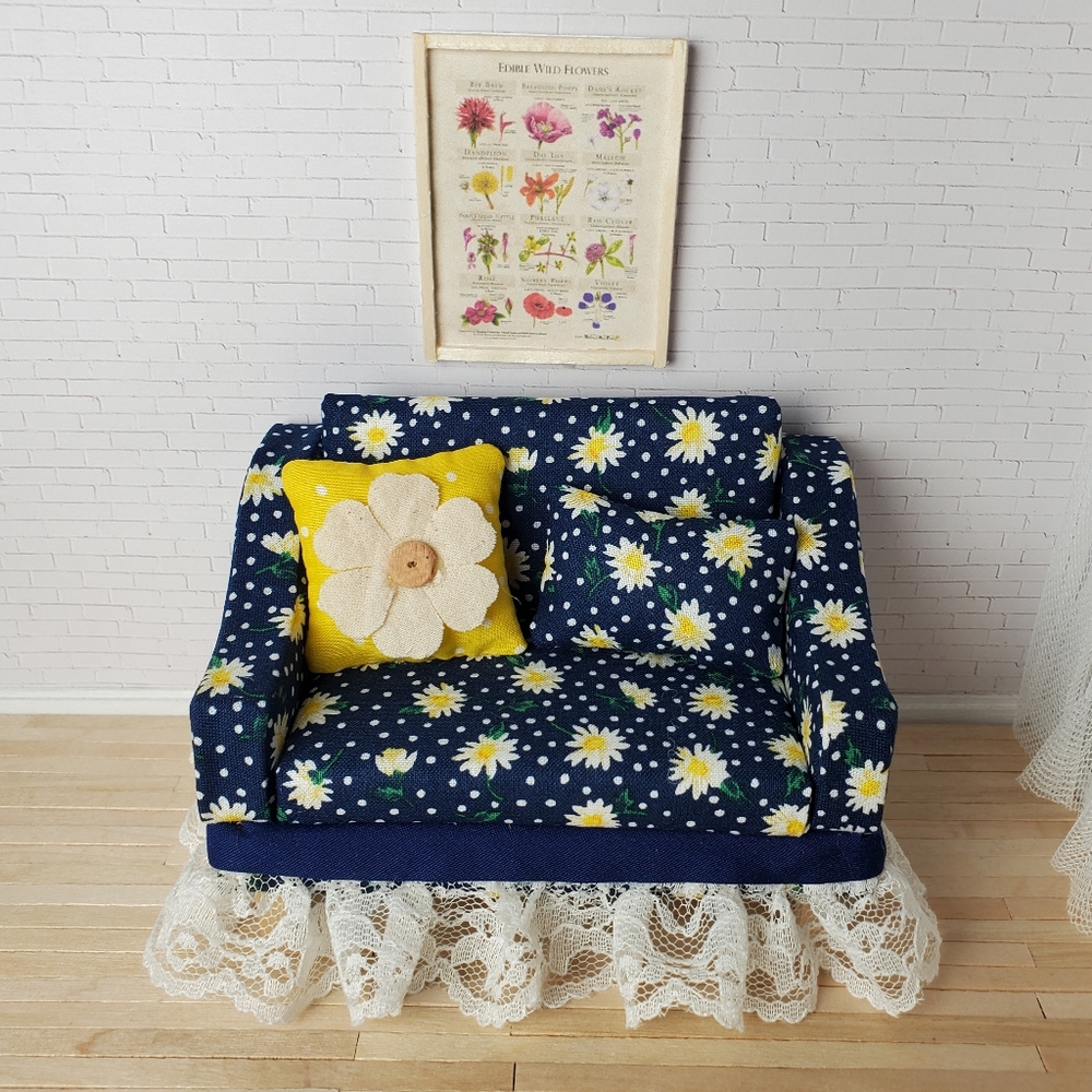 Miniature Dollhouse Love Seat Sofa Floral Blue 1:12 Scale Maileg